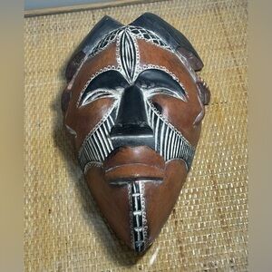 Vintage African hand carved and hand painted mask in great condition